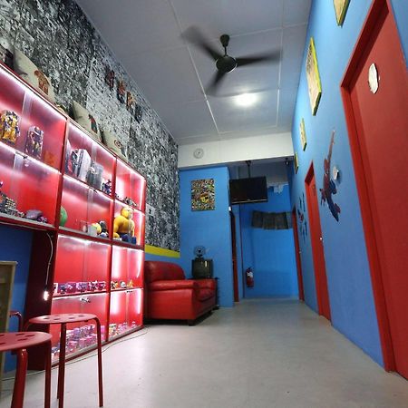Hero Hostel Kuching Buitenkant foto