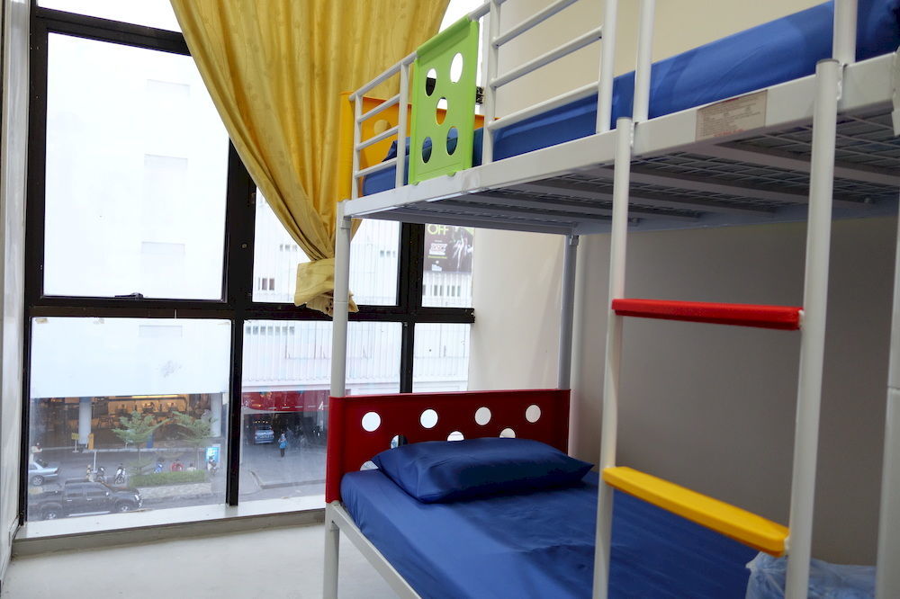 Hero Hostel Kuching Buitenkant foto