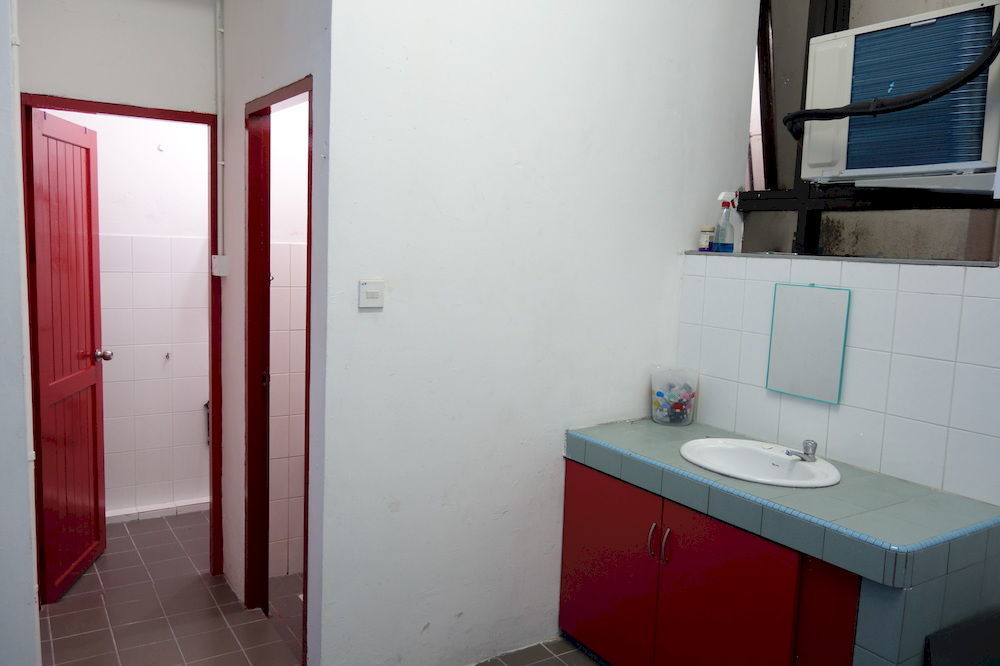 Hero Hostel Kuching Buitenkant foto