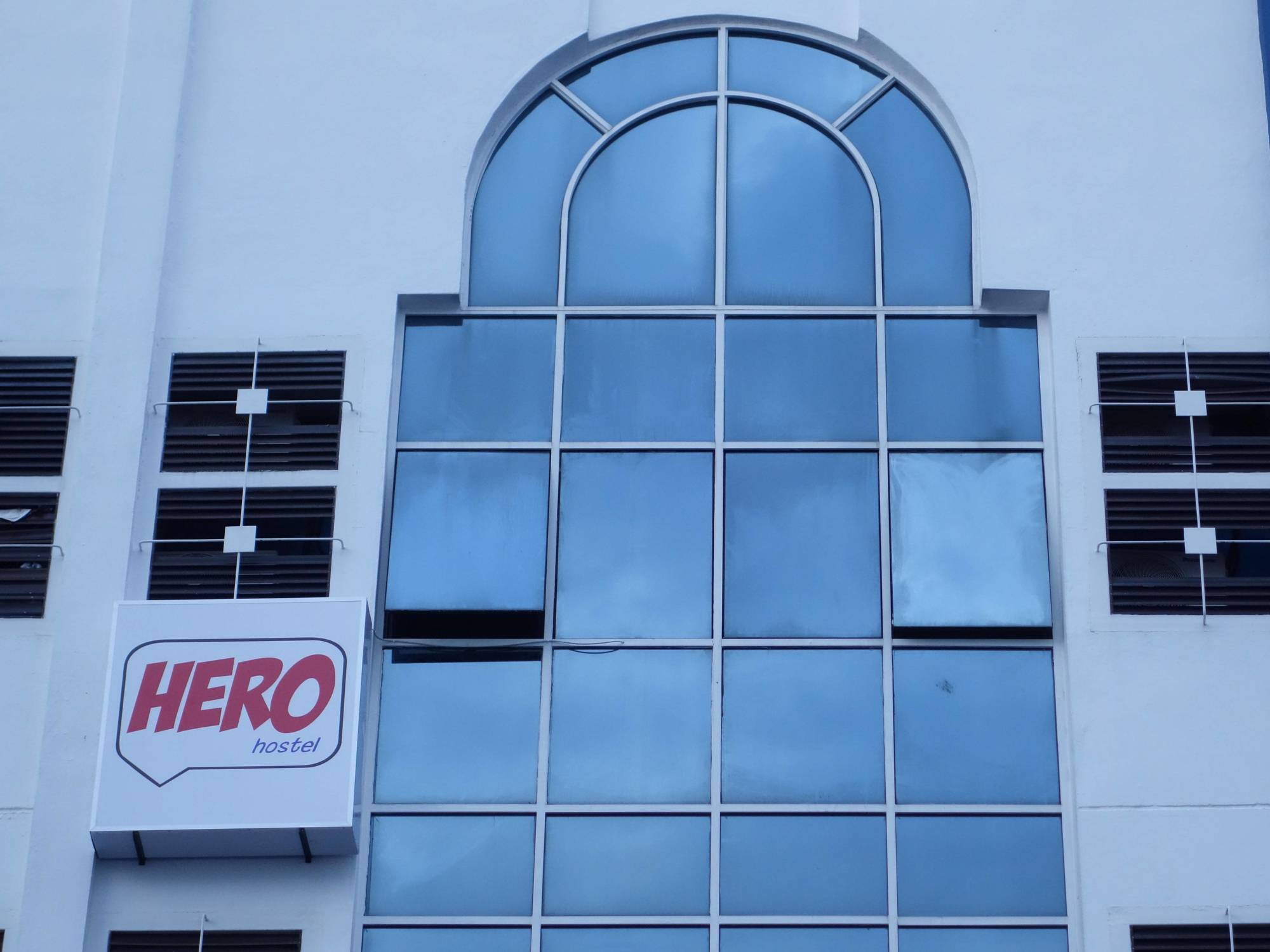 Hero Hostel Kuching Buitenkant foto