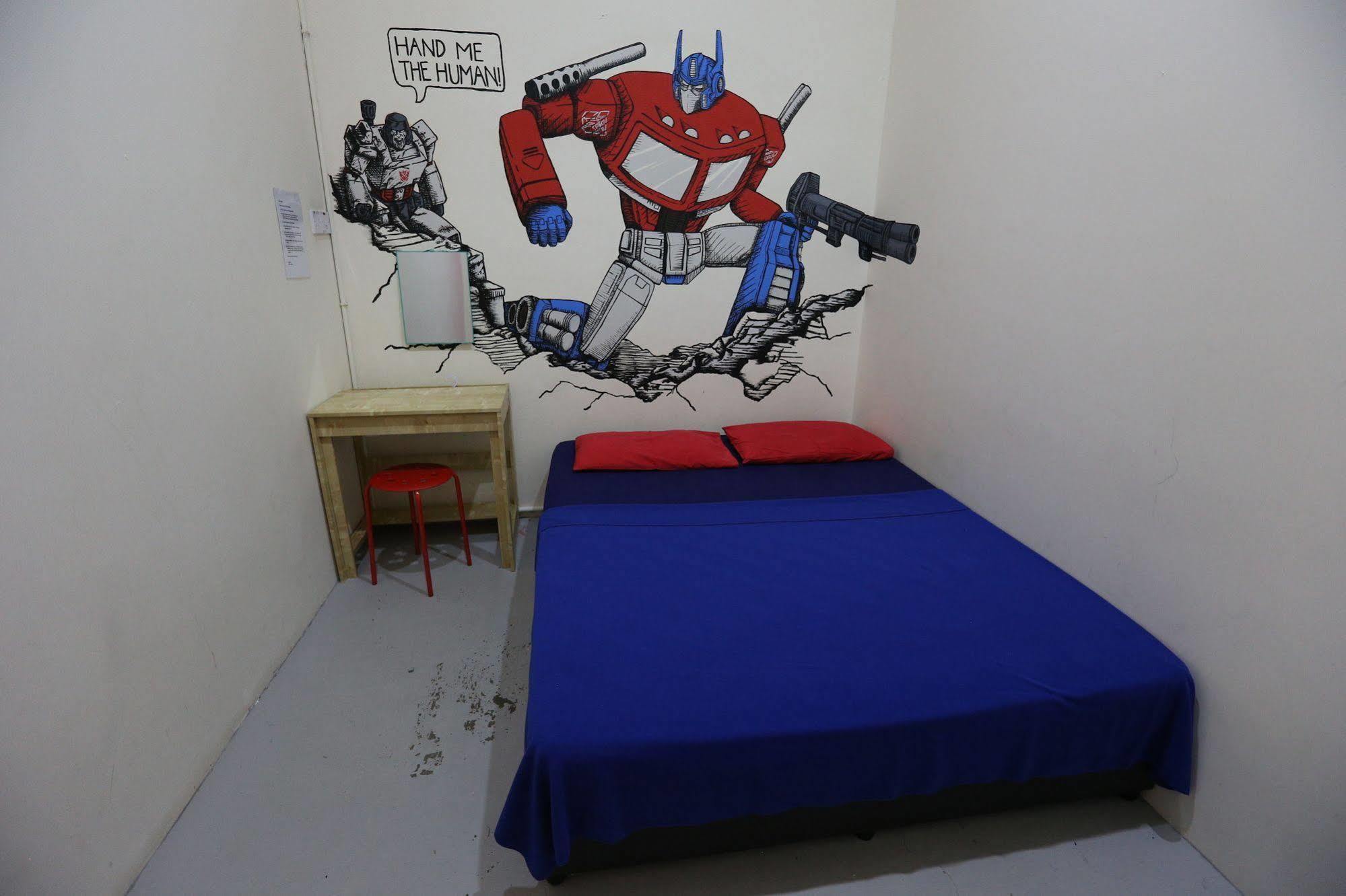 Hero Hostel Kuching Buitenkant foto