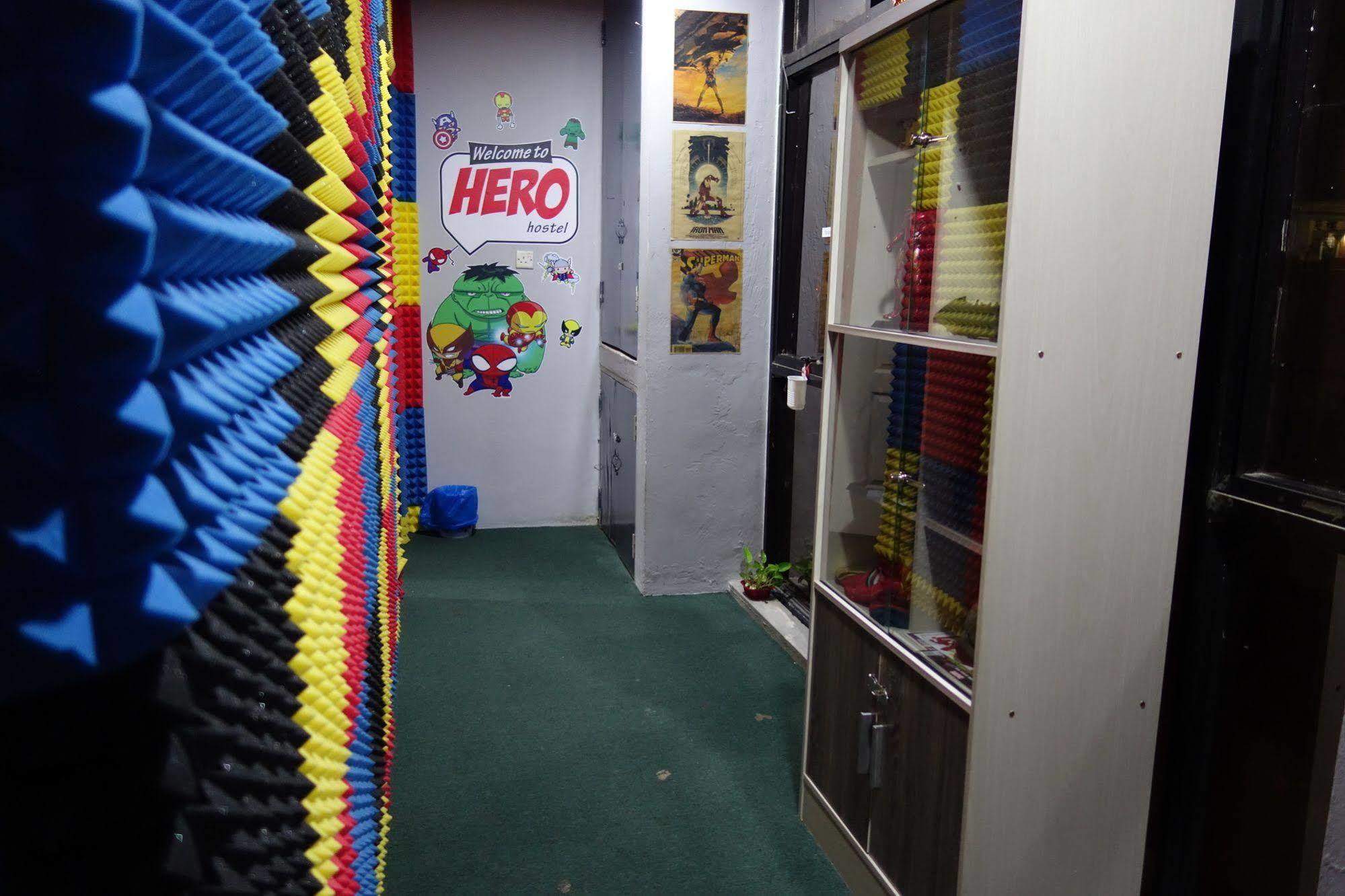 Hero Hostel Kuching Buitenkant foto