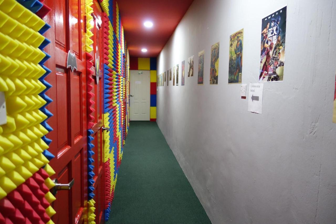 Hero Hostel Kuching Buitenkant foto