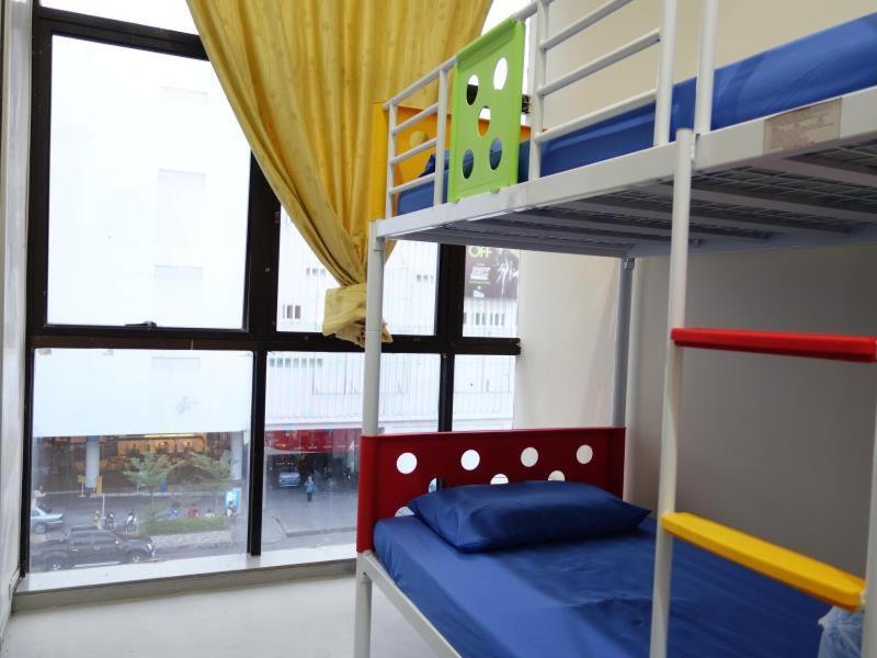 Hero Hostel Kuching Buitenkant foto