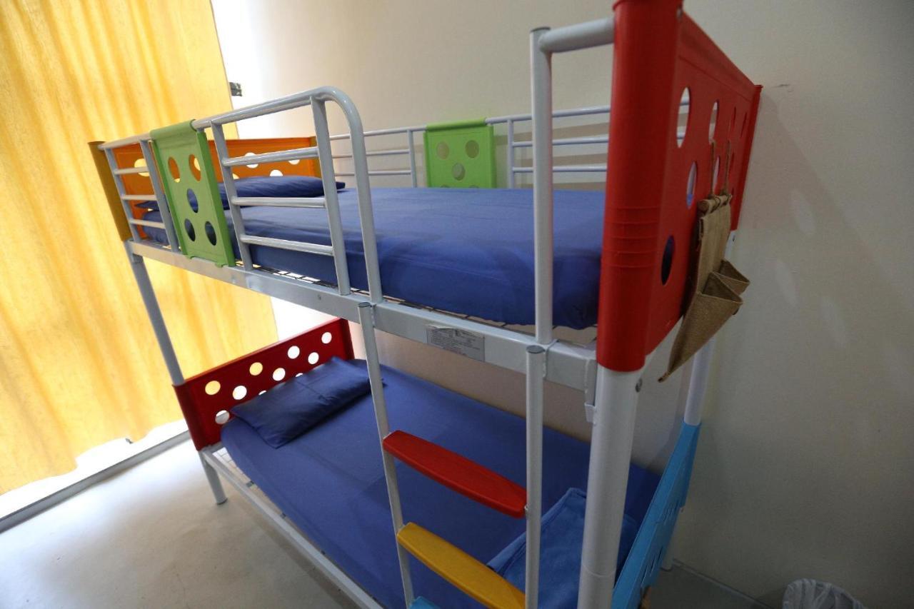 Hero Hostel Kuching Buitenkant foto
