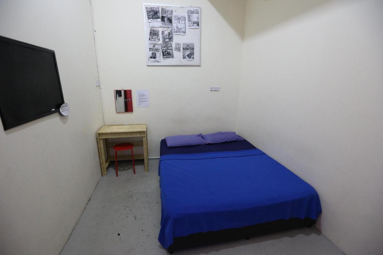 Hero Hostel Kuching Buitenkant foto