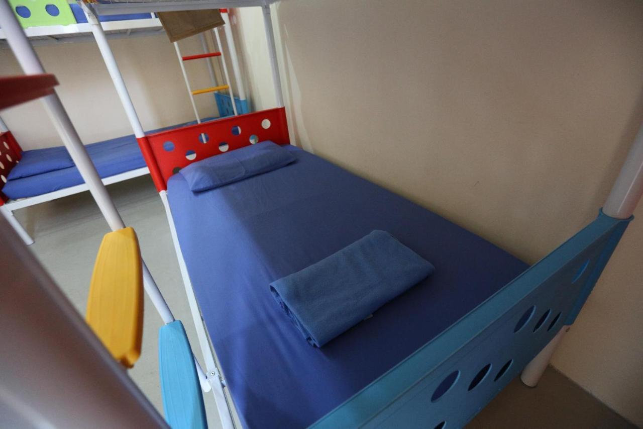 Hero Hostel Kuching Buitenkant foto