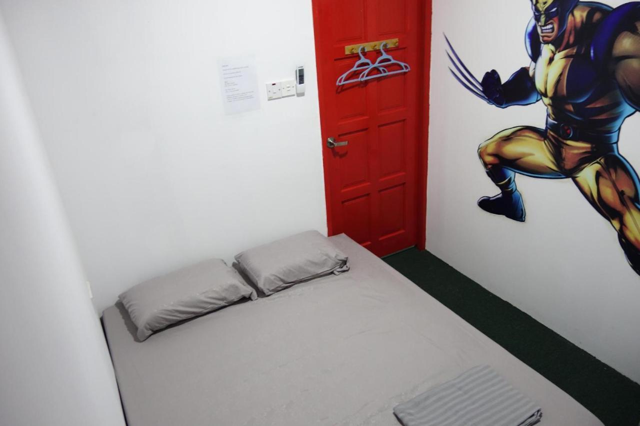 Hero Hostel Kuching Buitenkant foto