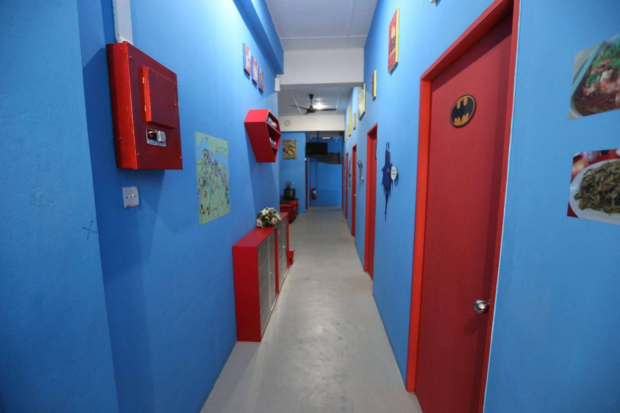 Hero Hostel Kuching Buitenkant foto